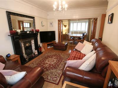 EXTENDED LIVING ROOM